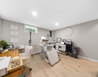 506 Green St - Photo Thumbnail 24