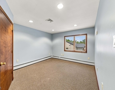32 Commerce Dr - Photo Thumbnail 4
