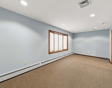 32 Commerce Dr - Photo Thumbnail 10