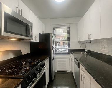 405 East 56th Street, 2E - Photo Thumbnail 3