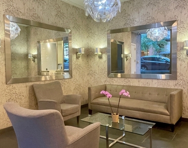 East 56th Street - Photo Thumbnail 8