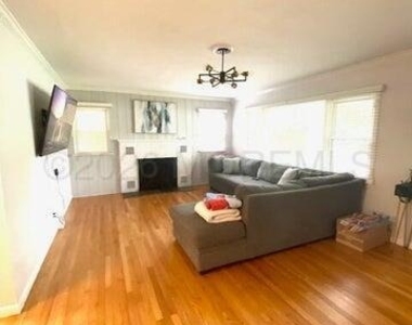 200 Highwood Road - Photo Thumbnail 4