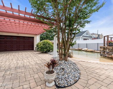 103 11th Avenue - Photo Thumbnail 49