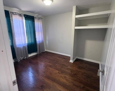 1583 Sea Island Drive - Photo Thumbnail 16