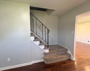 1583 Sea Island Drive - Photo Thumbnail 2