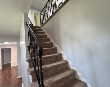 1583 Sea Island Drive - Photo Thumbnail 8