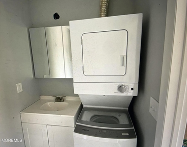 60-62 Carr Avenue - Photo Thumbnail 4
