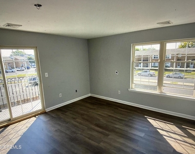 60-62 Carr Avenue - Photo Thumbnail 1