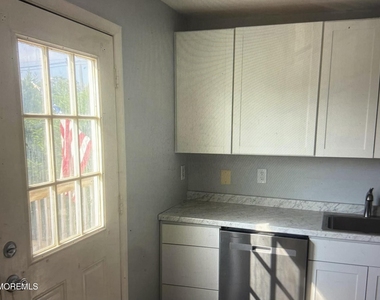 60-62 Carr Avenue - Photo Thumbnail 2