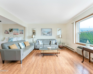 102 10th Avenue - Photo Thumbnail 2