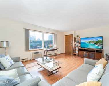 102 10th Avenue - Photo Thumbnail 5