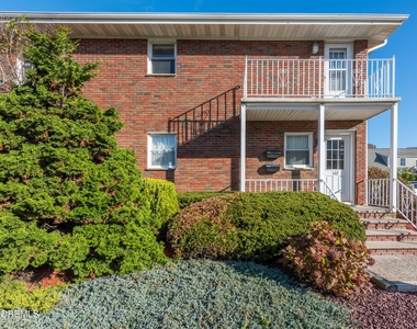 102 10th Avenue - Photo Thumbnail 20