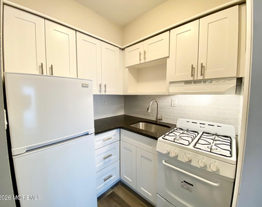 709 Ocean Avenue N - Photo Thumbnail 2