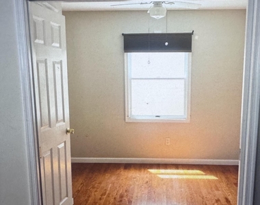 1137 Woodmere Drive - Photo Thumbnail 8