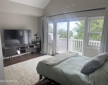 1137 Woodmere Drive - Photo Thumbnail 9