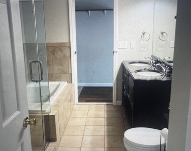 1137 Woodmere Drive - Photo Thumbnail 13