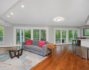 401 Overlook Drive - Photo Thumbnail 11