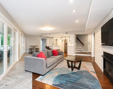 401 Overlook Drive - Photo Thumbnail 12