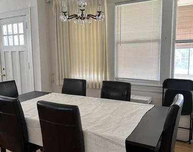 8 Royal Place - Photo Thumbnail 2