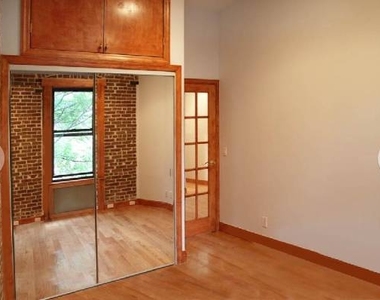 East 52 Street - Photo Thumbnail 1