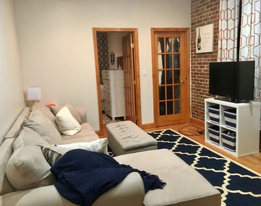 East 52 Street - Photo Thumbnail 4