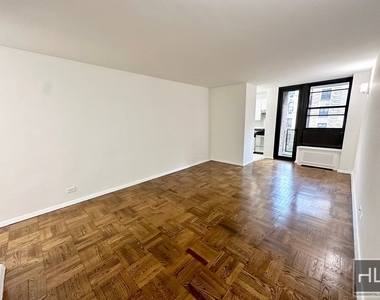 East 35 Street - Photo Thumbnail 3