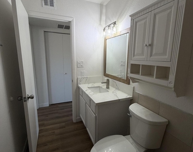 8235 N 34th Drive - Photo Thumbnail 13