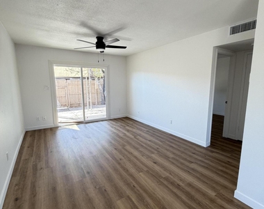 8235 N 34th Drive - Photo Thumbnail 15