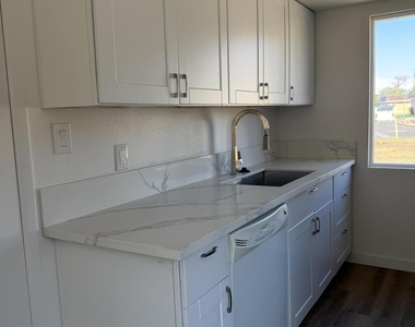 8235 N 34th Drive - Photo Thumbnail 5