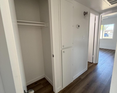 8235 N 34th Drive - Photo Thumbnail 10