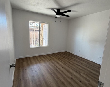 8235 N 34th Drive - Photo Thumbnail 9