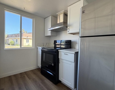 8235 N 34th Drive - Photo Thumbnail 4