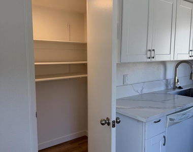 8235 N 34th Drive - Photo Thumbnail 6