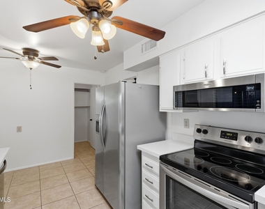 10922 W Santa Fe Drive - Photo Thumbnail 10