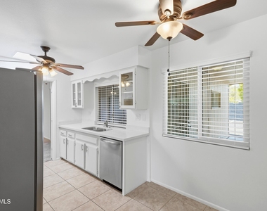 10922 W Santa Fe Drive - Photo Thumbnail 8