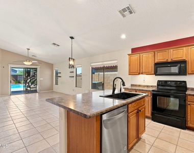521 W Angus Road - Photo Thumbnail 15