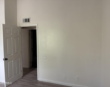8055 E Thomas Road - Photo Thumbnail 20