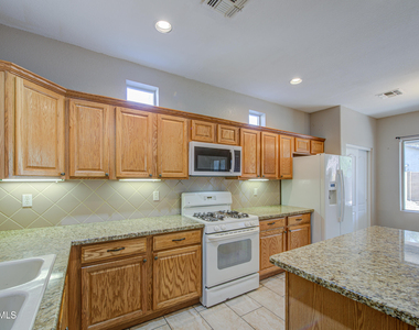 9131 W Hubbell Street - Photo Thumbnail 12