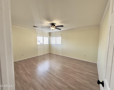 3435 E Longhorn Drive - Photo Thumbnail 16