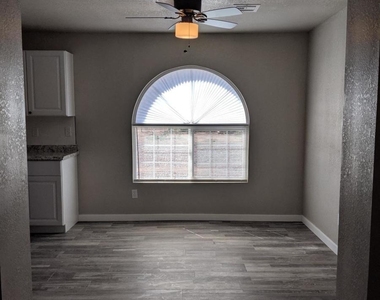 419 W 10th Street - Photo Thumbnail 1