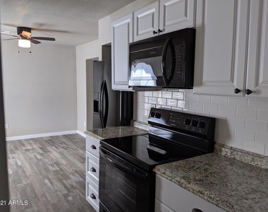 419 W 10th Street - Photo Thumbnail 5