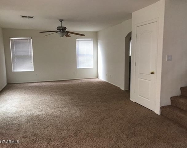 42207 W Chambers Drive - Photo Thumbnail 3