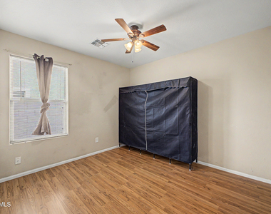 642 W Mesquite Tree Lane - Photo Thumbnail 4