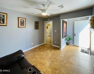 3720 W Mauna Loa Lane - Photo Thumbnail 6