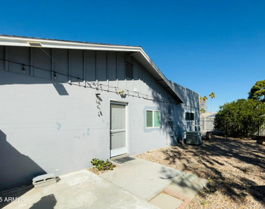 3720 W Mauna Loa Lane - Photo Thumbnail 1