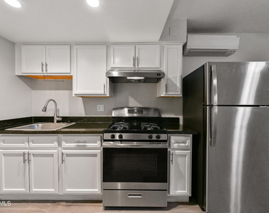 3025 N 32nd Street - Photo Thumbnail 5
