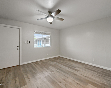 3025 N 32nd Street - Photo Thumbnail 2