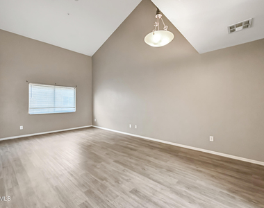 8053 W Waltann Lane - Photo Thumbnail 2