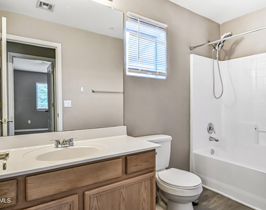 8053 W Waltann Lane - Photo Thumbnail 18