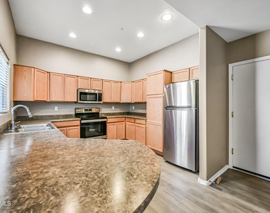 8053 W Waltann Lane - Photo Thumbnail 6